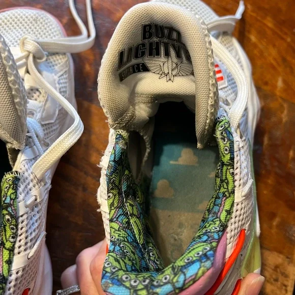Adidas kids size 6 Toy Story basketball shoes - Picture 8 of 13